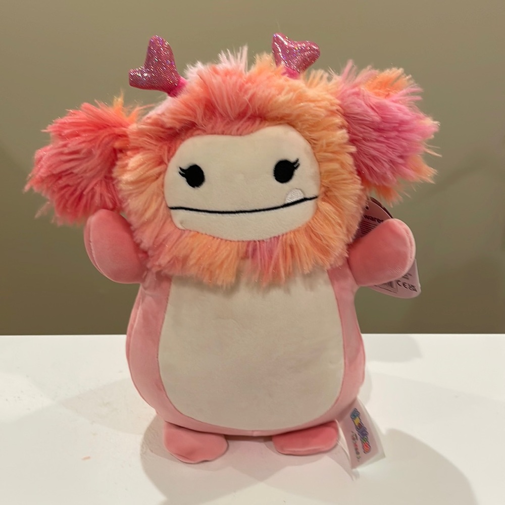 NWT 10” Caparinne the Bigfoot Valentine Hugmees Squishmallow